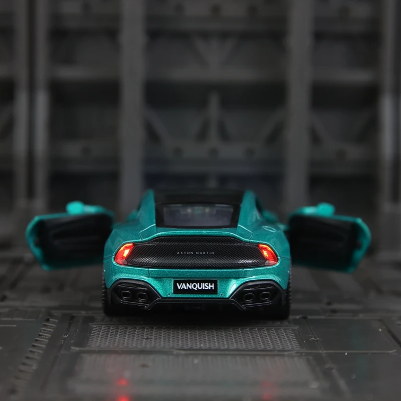 

1:34 моделирование Aston Martin Vanquish 2025 модель автомобиля из сплава орнамент с дверцами, которые можно открыть имеет звук и освещение