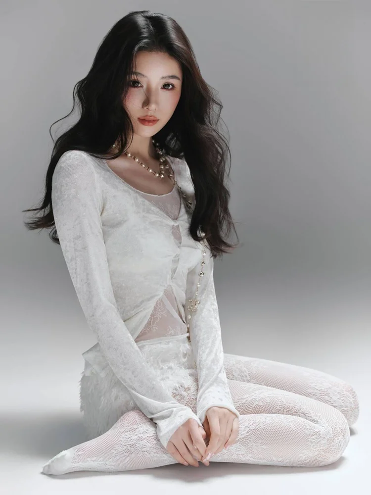 

2026 New Style Studio Theme Korean Mixed Emotion Simple High-End Feel Individual Portrait Photography Clothing