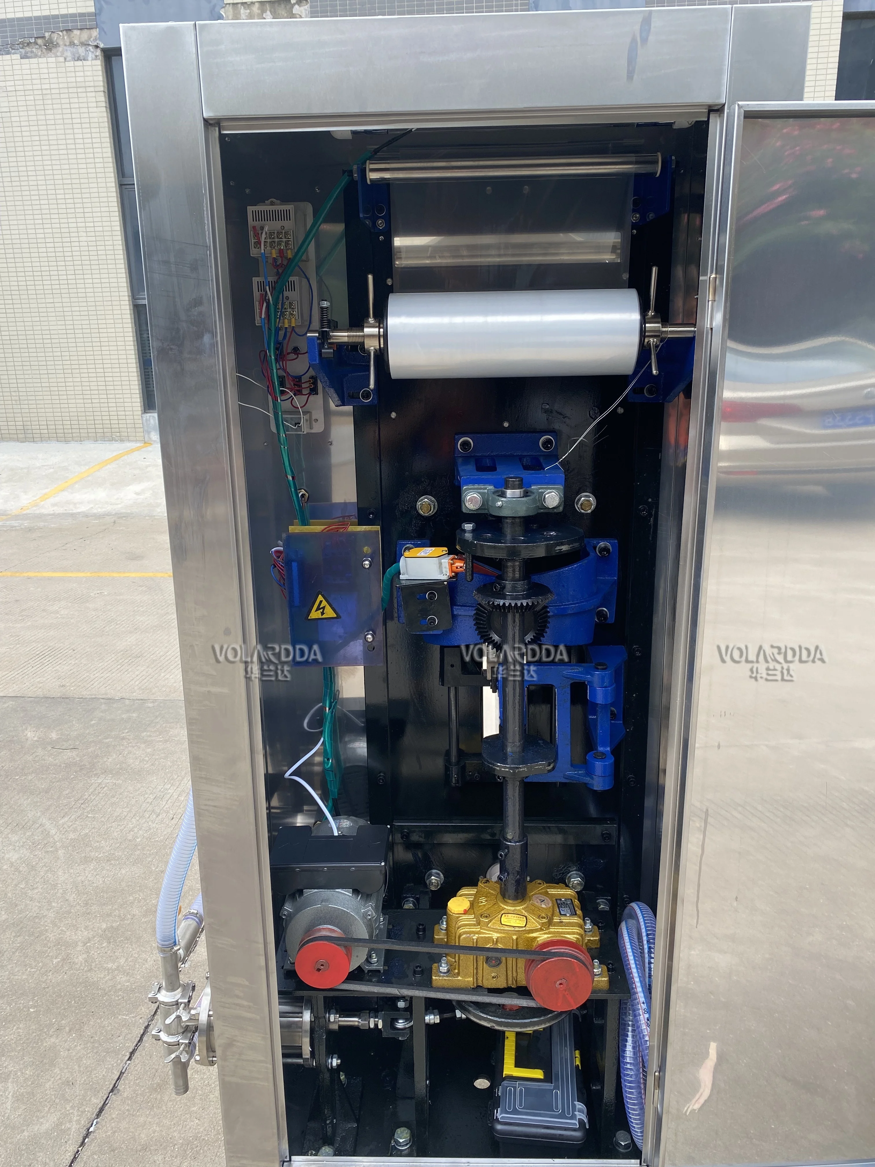 آلة تعبئة وتغليف السوائل ختم المياه التلقائي في آلة بلاستيكية معدات المياه المعبأة في أكياس المورد الصيني