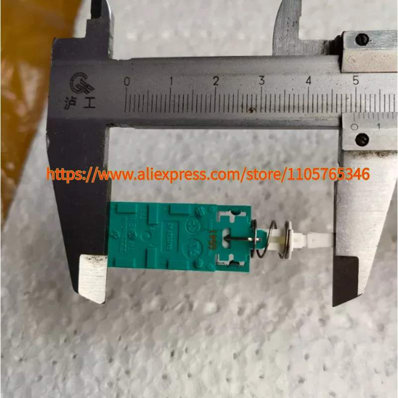 1pcs ITT NE18T70 Silver Contact Push-pull Self-locking six pin Power Switch 6A 250VAC