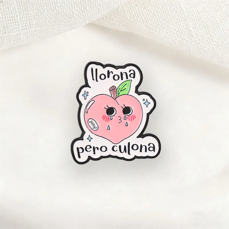 Llorona Pero Culona Crying Peach Emaille-Abzeichen, Juicy Fruit Pin, Legierungs-Brosche, Anstecknadel für Rucksack, Schmuckgeschenk für Sammler, Accessoire – Detail 6