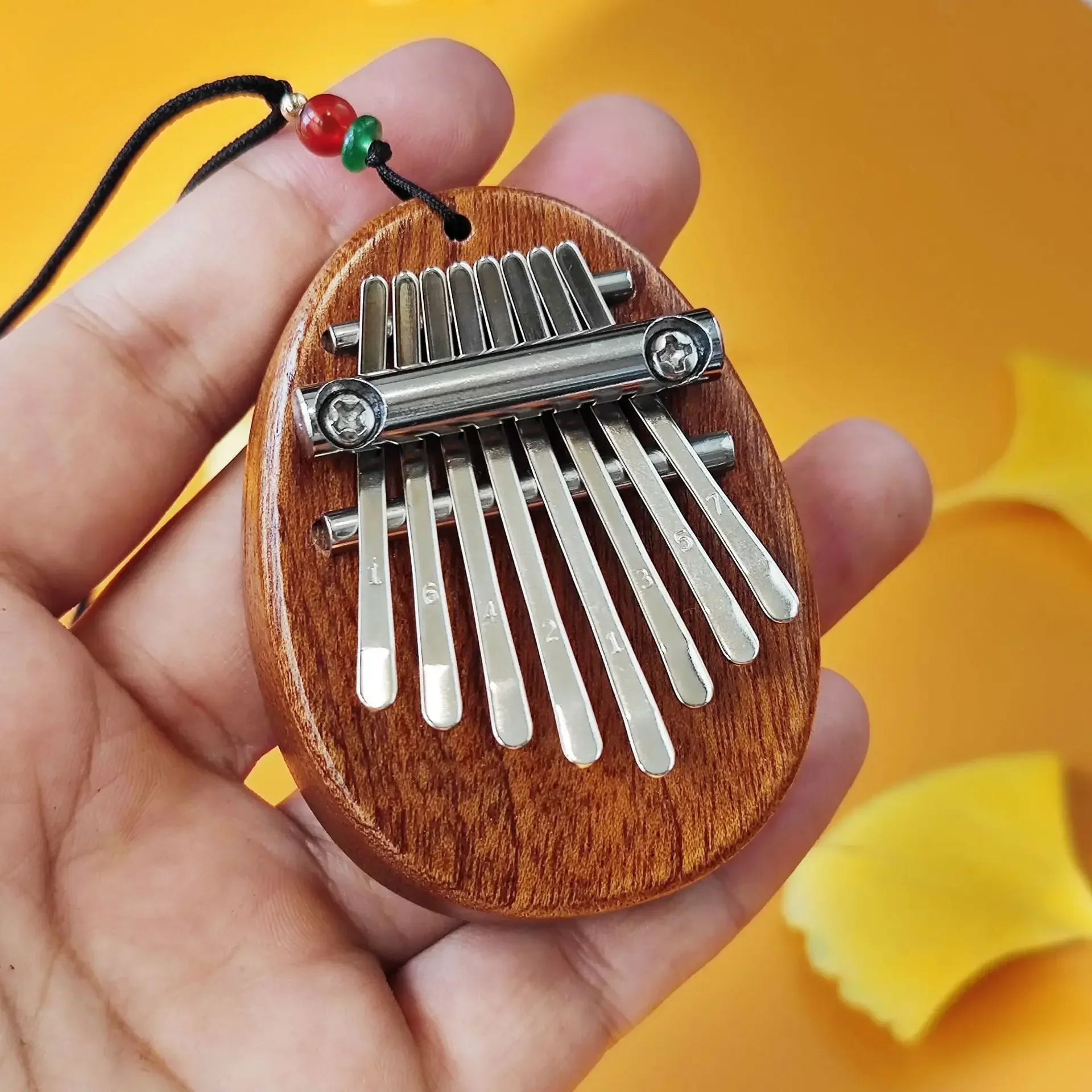 Mini piano à pouces pour enfants, jouet musical avec 8 tons, portable pour débutants, piano à doigts, cadeau pour amis