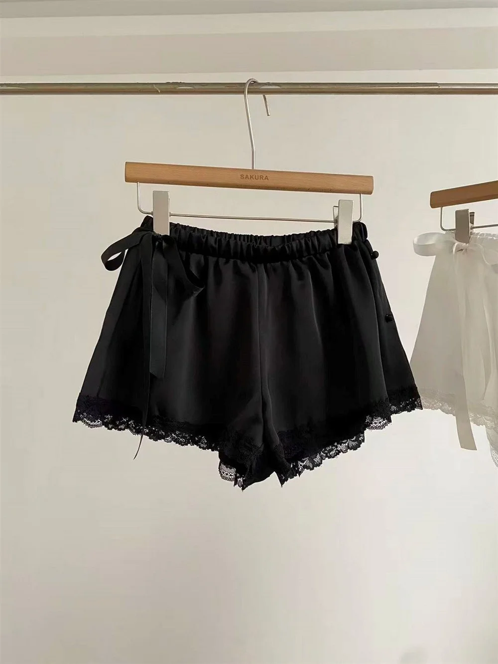 Ballet Style Lace Trim Short Pants Women Summer 2026 New Slimming Floating Pants Multi Color Elastic Waist Pants