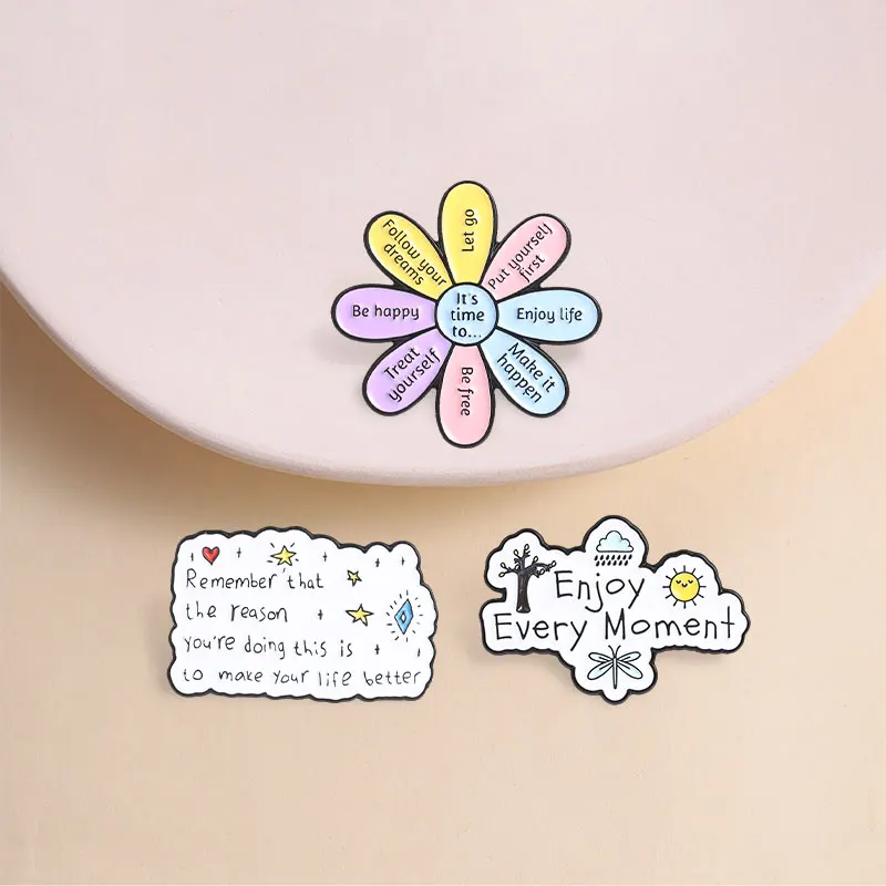 Épinglette en émail « Enjoy Every Moment Floral Sun » – Style rappel quotidien doux pour les amateurs de pleine conscience et les défenseurs de l'autosoins – Tenue décontractée