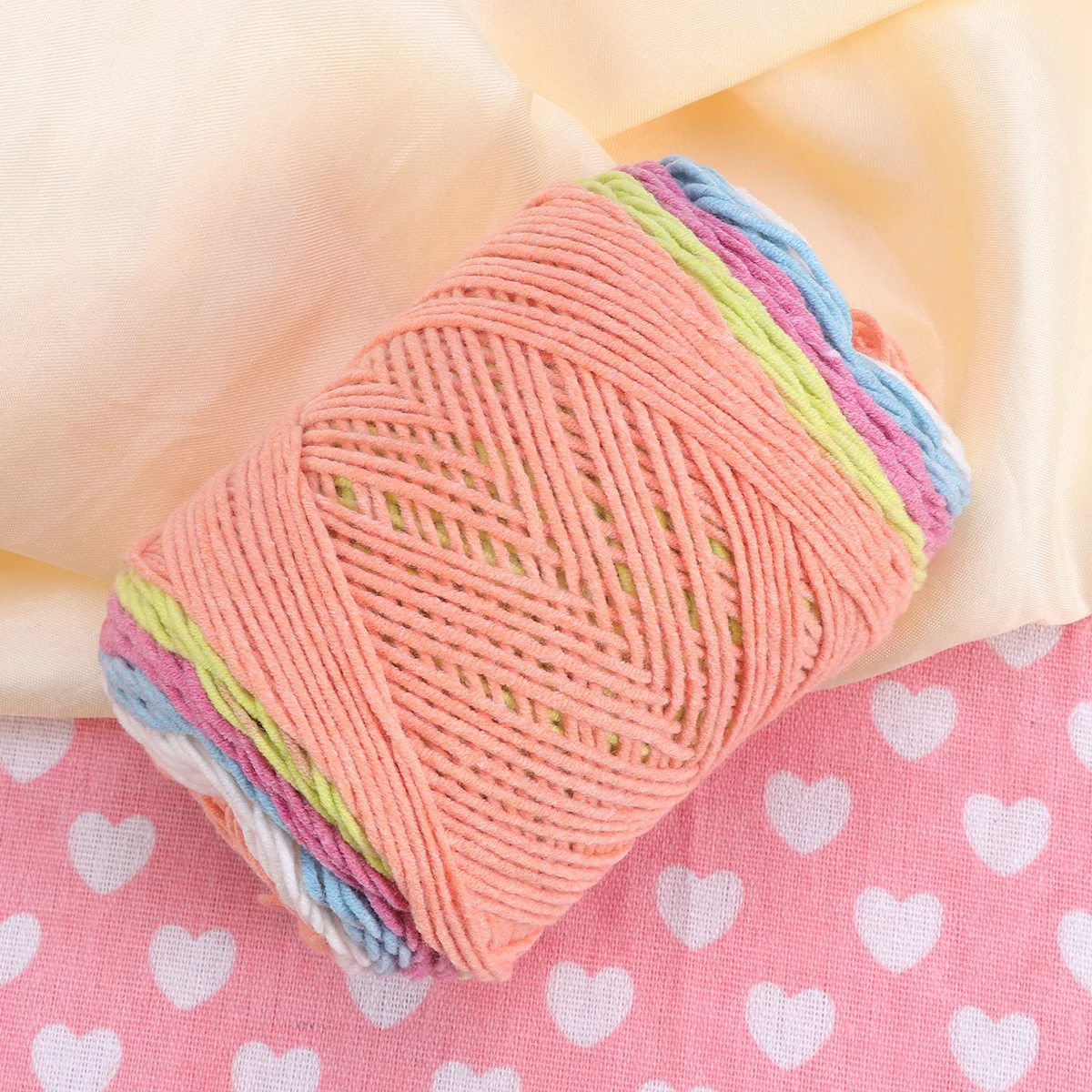 1 rolka tęczowej, kolorowej włóczki dziewiarskiej, wysokiej jakości mieszanka bawełny i akrylu, odporna na mechacenie, miękka, gruba, ręcznie robiona wełna do szydełkowania czapek.