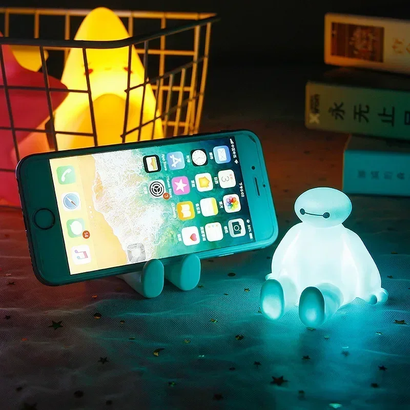 Soporte para teléfono móvil de Disney Baymax, soporte perezoso, mesa, escritorio, luz nocturna, brillante, figura de Anime de dibujos animados,