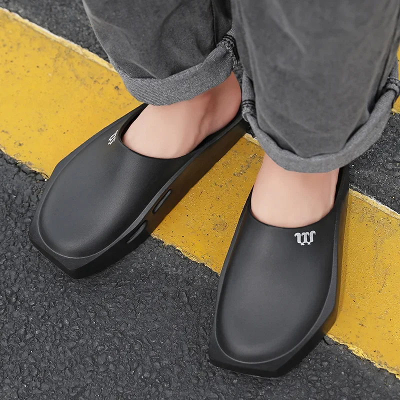 صنادل رجالية خارجية على طراز فاسق شرائح منصة مكتنزة مع تصميم زاوي منفعل شباشب مانعة للانزلاق لملابس الشارع غير الرسمية