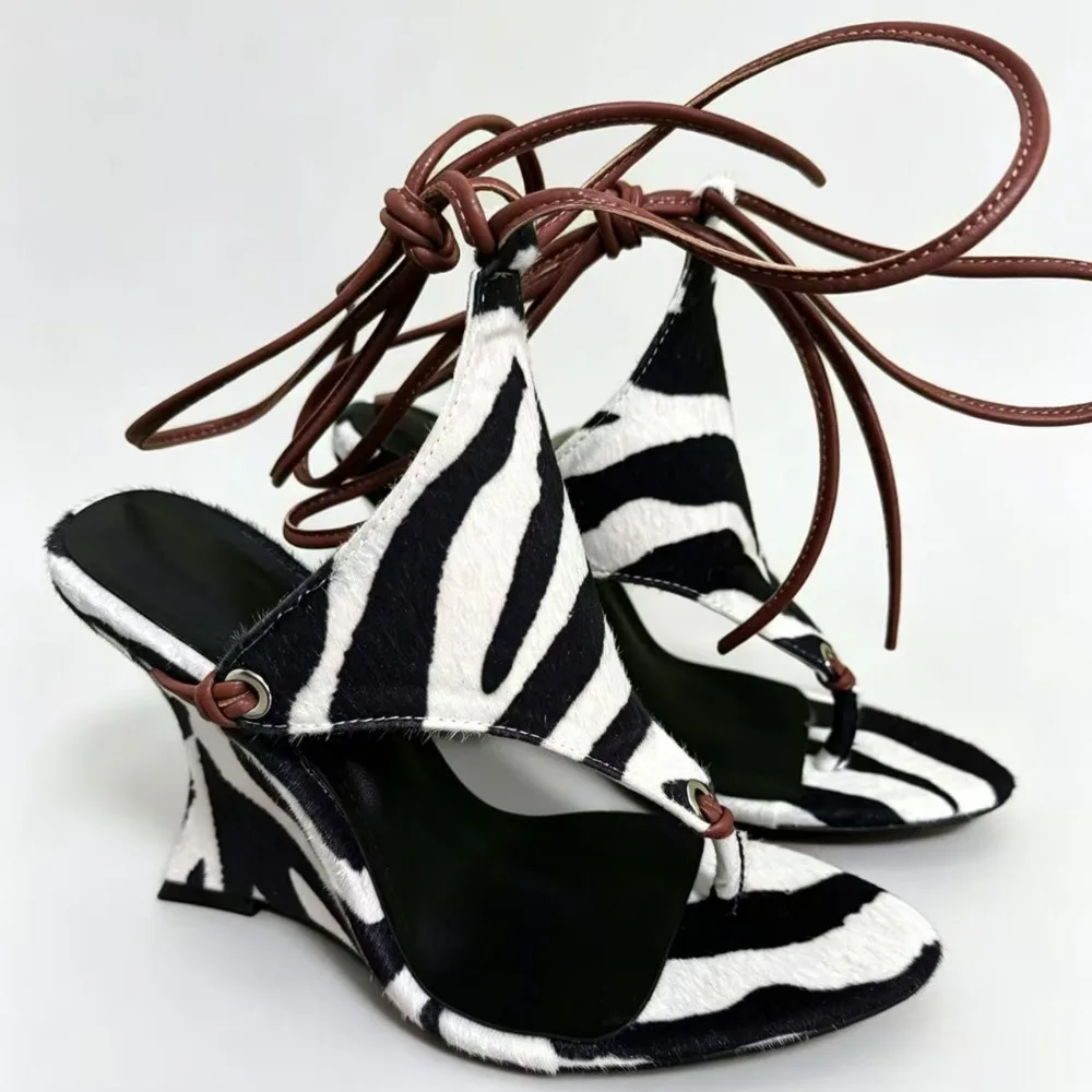 Sandalias de cuña con estampado para mujer, chanclas con cordones y correas al tobillo, calzado con estampado animal para fiestas de verano y estilo urbano
