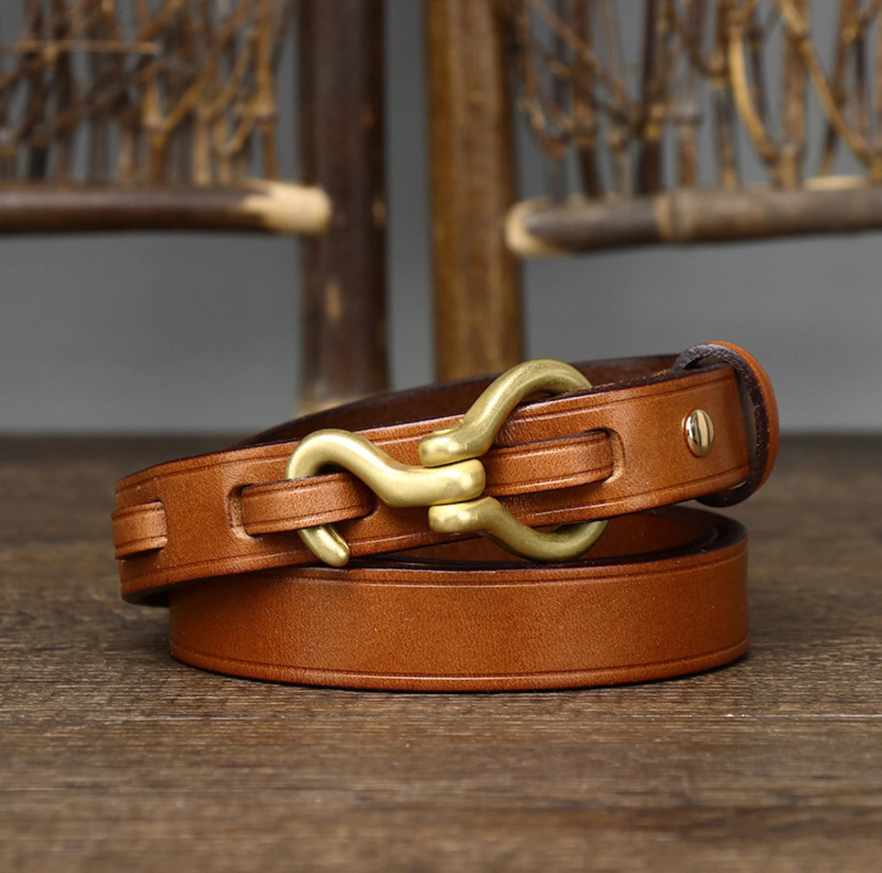 อิตาเลี่ยน retro แฟชั่นอเนกประสงค์ตกแต่งเข็มขัดบางทองแดง hook high-end เข็มขัดหนังแท้ผู้หญิง cowhide ชั้นบน