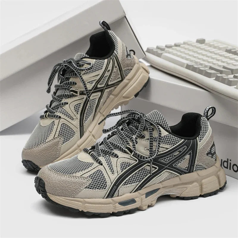 جودة عالية أحذية رياضية جديدة الرجال النساء أحذية خفيفة أنيقة مع محايد المضادة للانزلاق المضادة للرائحة الأداء الساخن بيع حذاء الجري الرجعية