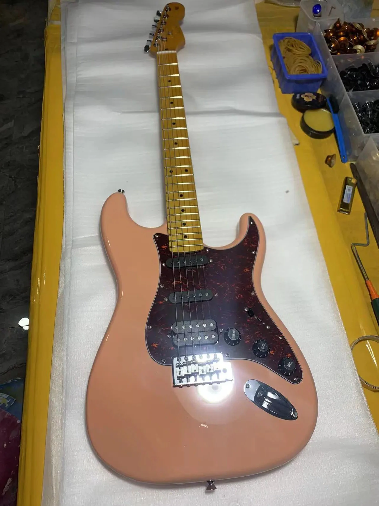 

New ST guitar neck maple rose wood fingerboard, excellent workmanship, excellent timbre,