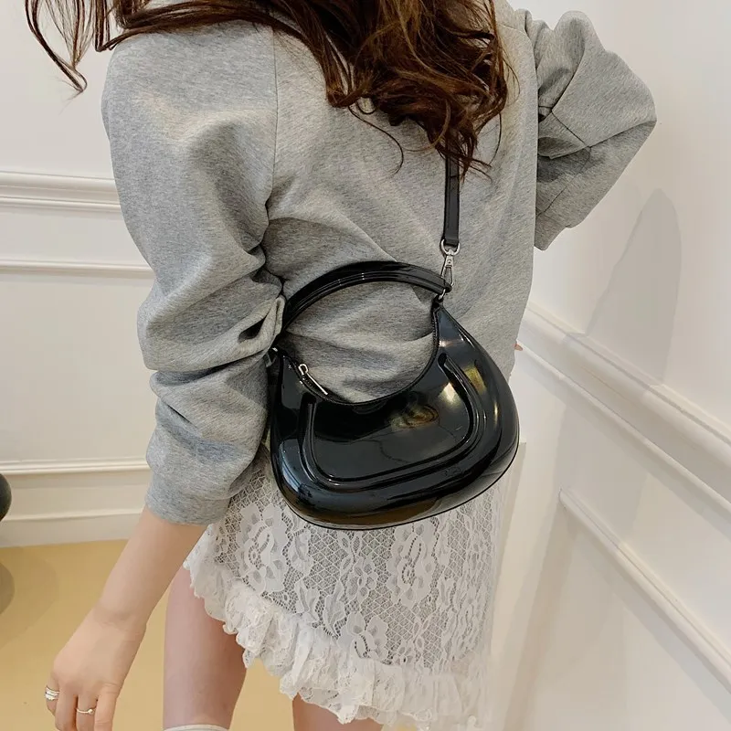 

Новинка 2024 года, женская сумка в форме полумесяца, однотонная сумка через плечо с карманом для телефона и молнией, текстурированная уличная модная сумка из искусственной кожи