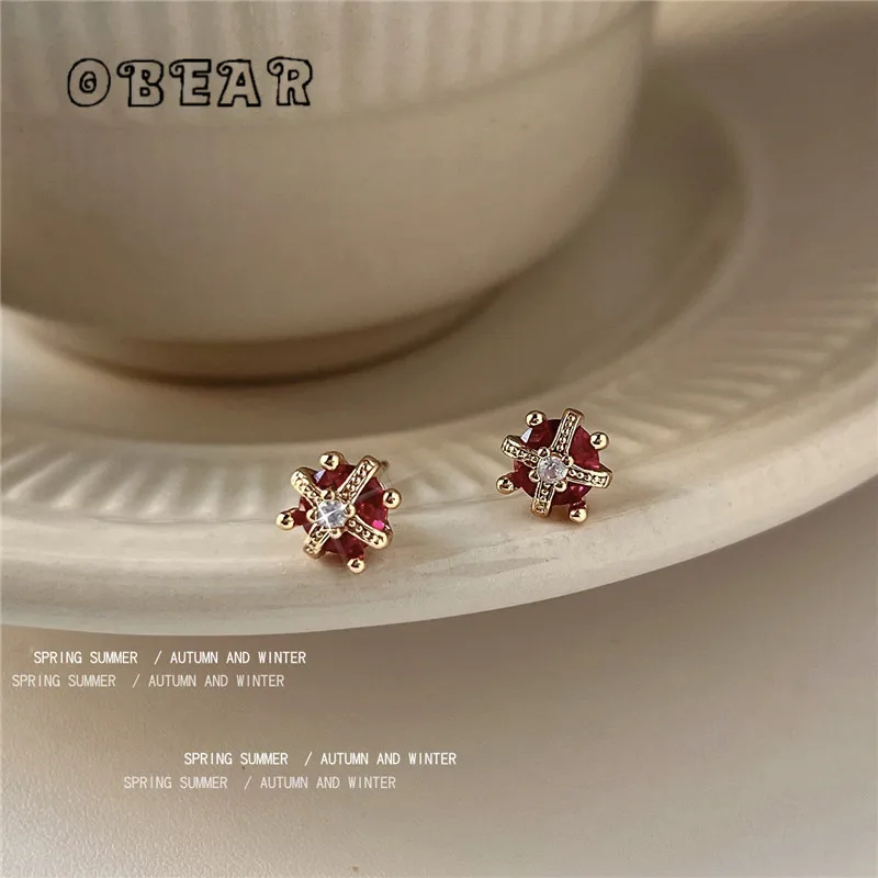 Kupferbeschichtete 14K Gold Rose Zirkon Krone Ohrstecker für Frauen Koreanischer süßer einfacher Ohrschmuck