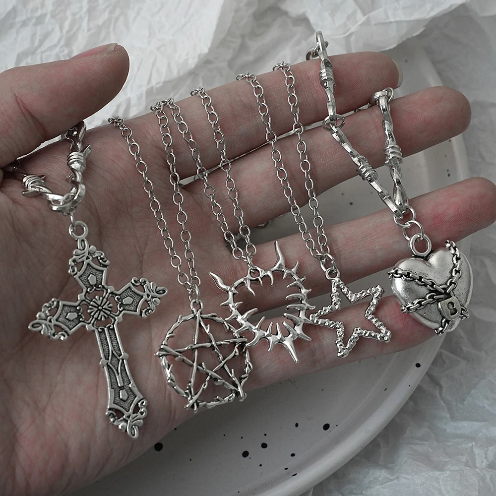 Y2K سلسلة معدنية على شكل قلب قلادة على شكل قلب مجوفة، مجموعة قلادة شوكة خماسية معدنية قديمة، مناسبة لـ wo #2