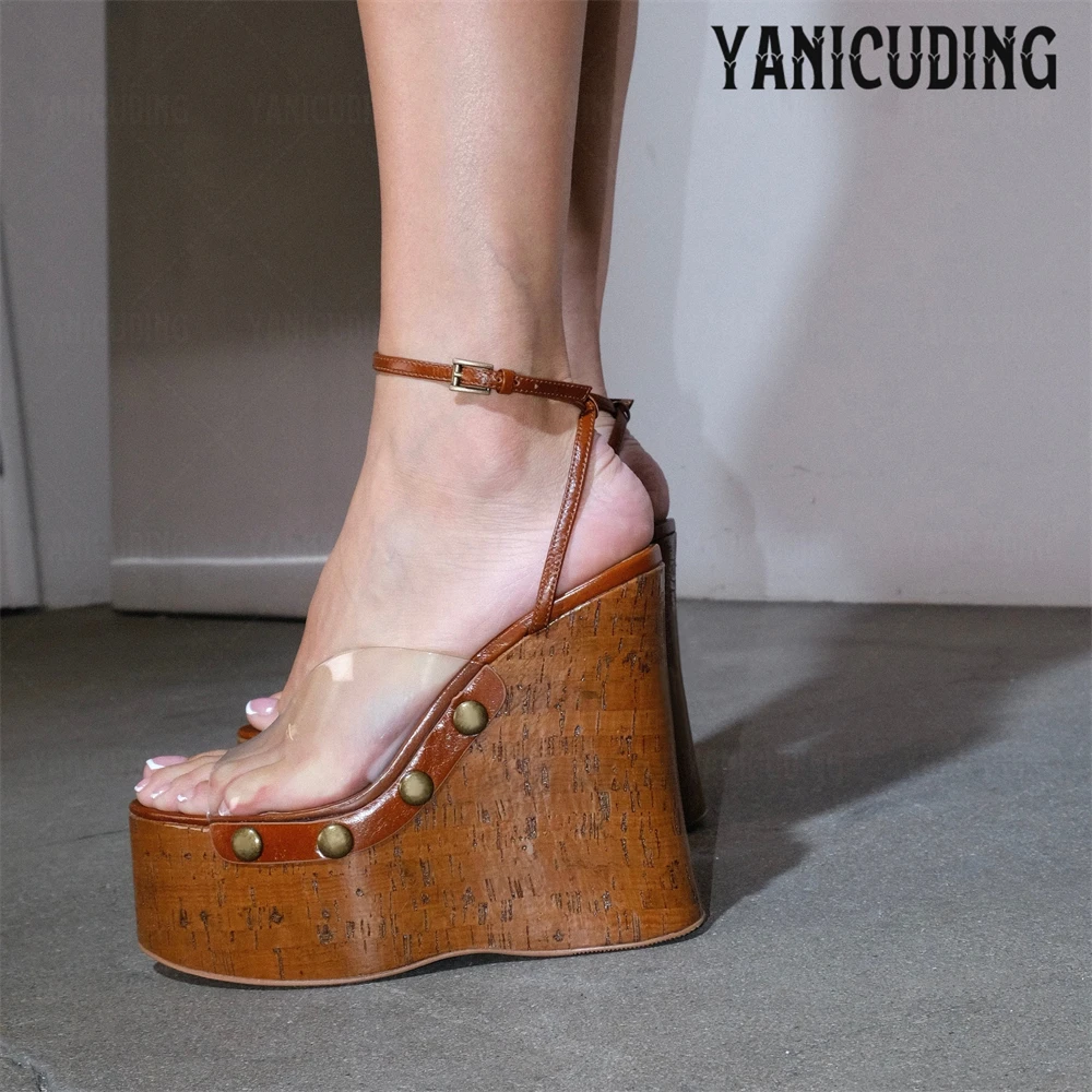 PVC Cork Wedge Sandals Platform Wedge Clog Studs Summer Shoes Peep Toe Ankle Strap High Heeled Sandals Designer Handmade Sandals