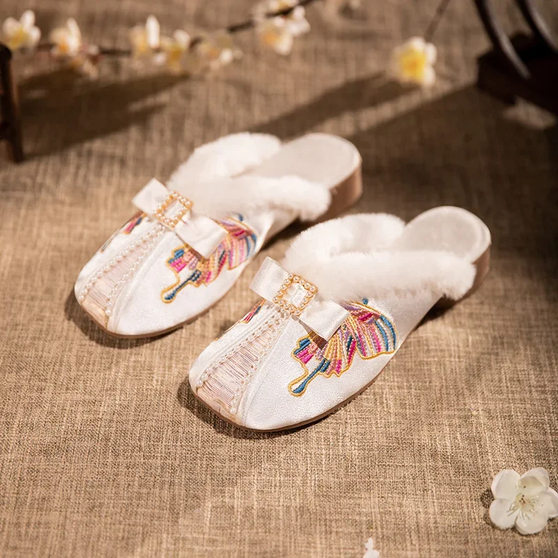 

2024 Winter New Baotou Half Slippers Women Retro National Style To Wear Embroidered Shoes Outside The Home