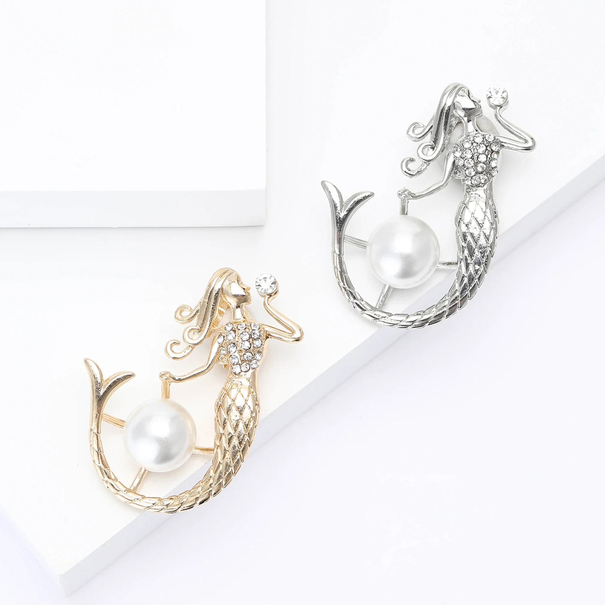 Beaut&Berry Trendy Exquisite Pearl Mermaid Brooches for Women Character Pins Friends Party Gifts Banquet Jewellery Accessories