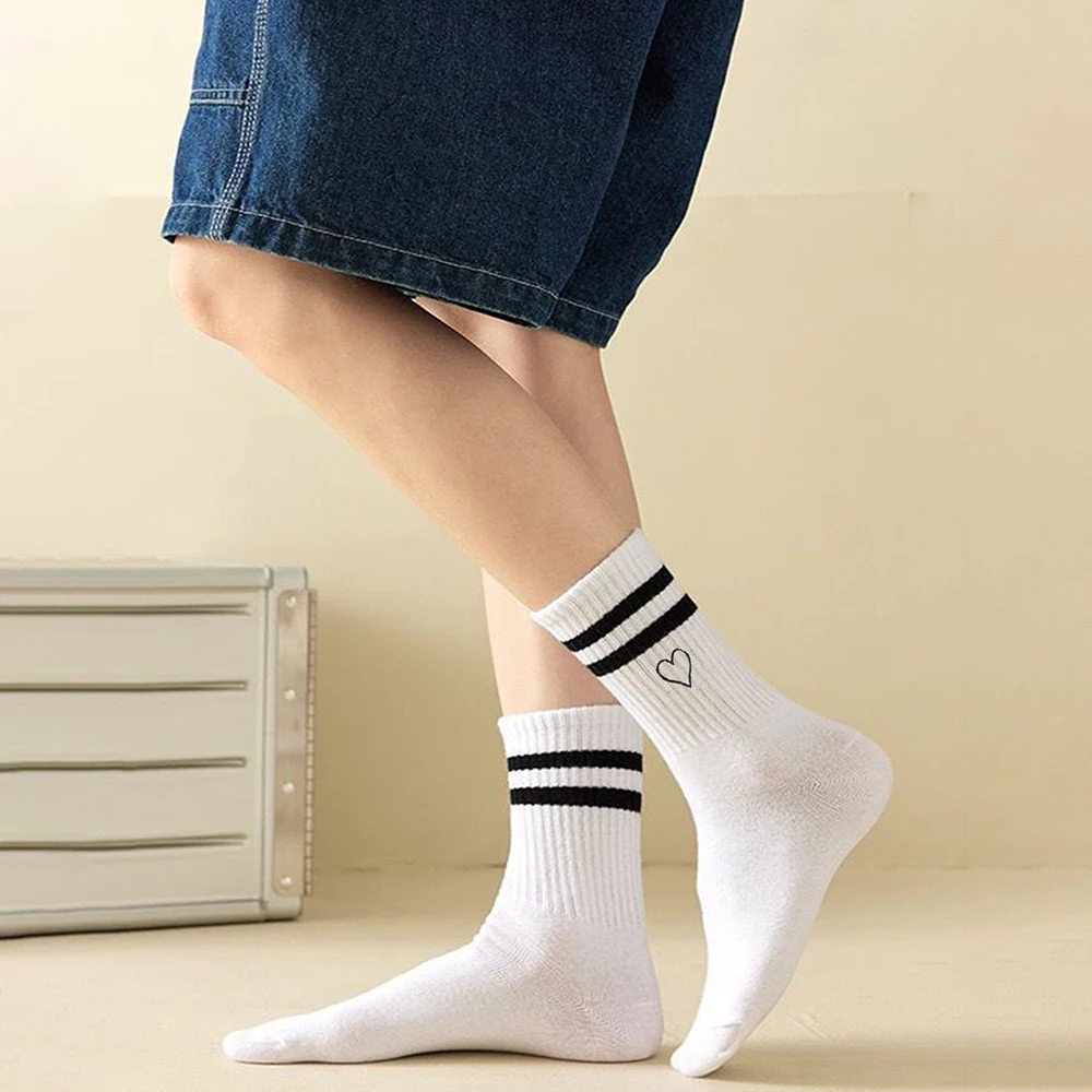 2 Pairs Popular Parallel Bars Mid Length Socks Women's Autumn Fashion Embroidery Love Pattern Breathable Black White Girls Socks