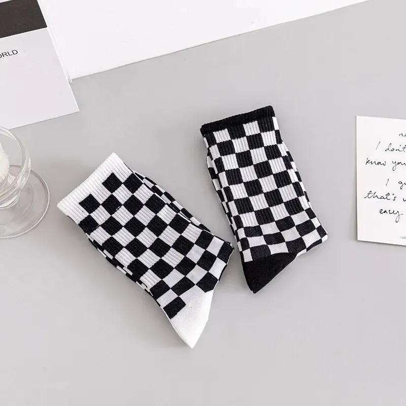 2 Pairs/Set Couple Socks Black White Plaid Patchwork Current Fashion Middle Tube Sock For Daily Sports Suit In All Seasons