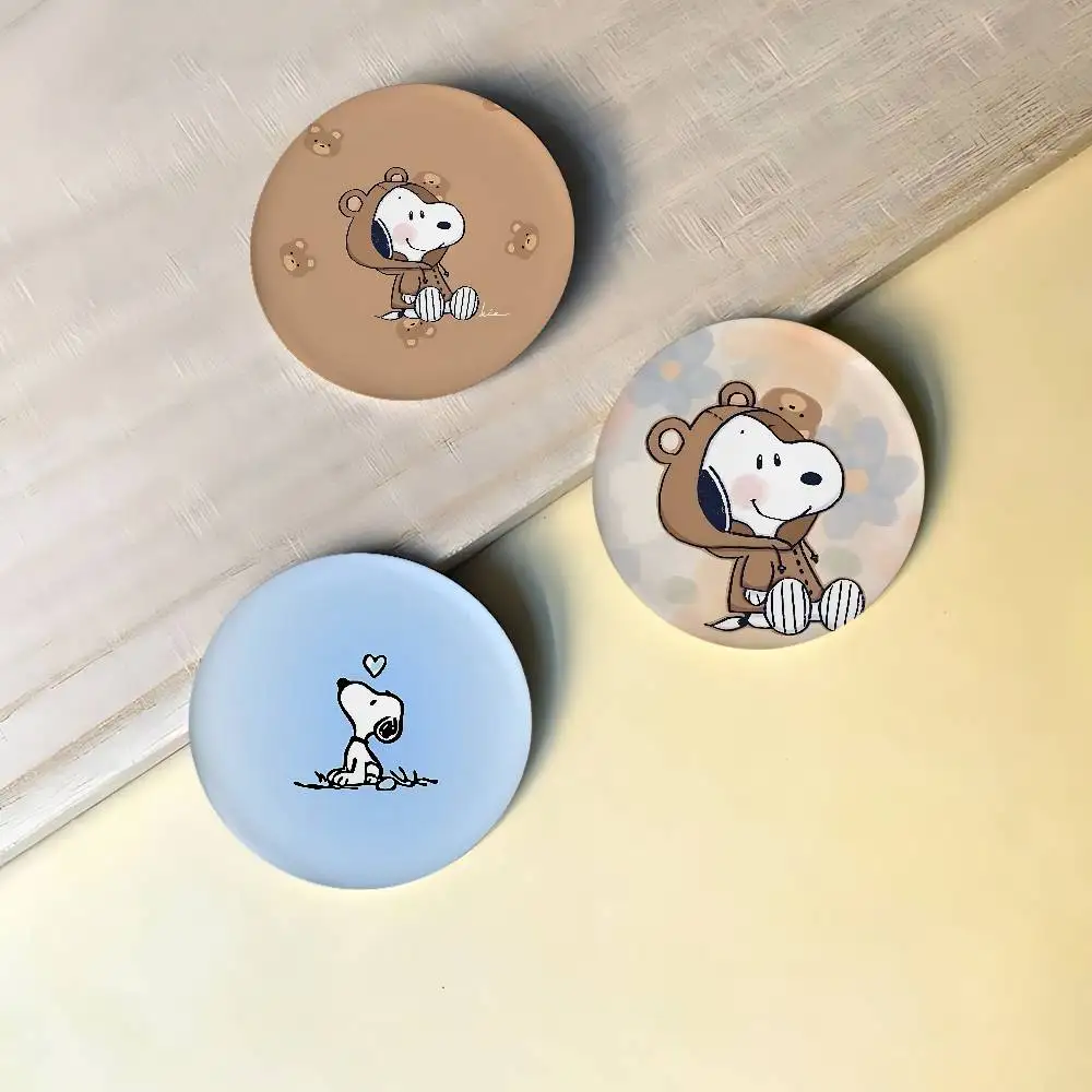 Q-SnoopyS Badges Peripheral Lapel Pins Tinplate Round Brooch For Shoulder Bag Accessories Souvenir Gifts
