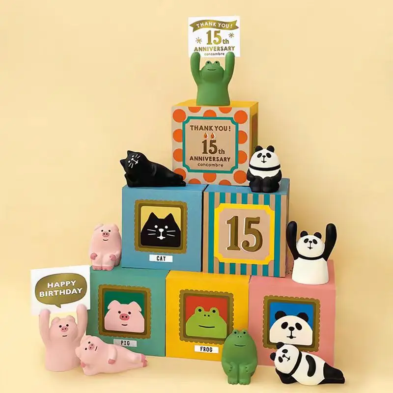 Japanese Cat Pig Frog Action Figures Valentine Miniature Ornament Accessories Strawberry Cake Resin Decoration Creative Gifts