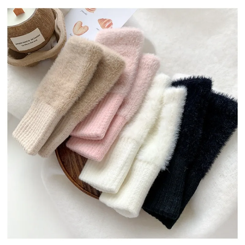 Inverno macio metade do dedo luvas femininas quente luxo sólido branco de pelúcia malha luvas sem dedos luvas de pulso escrita
