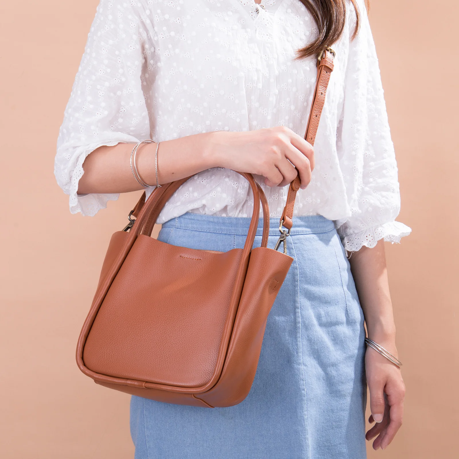 

2024 New Simple Single Shoulder Bag Casual Versatile Commuting Underarm Bag High-End Feel Tote Bag