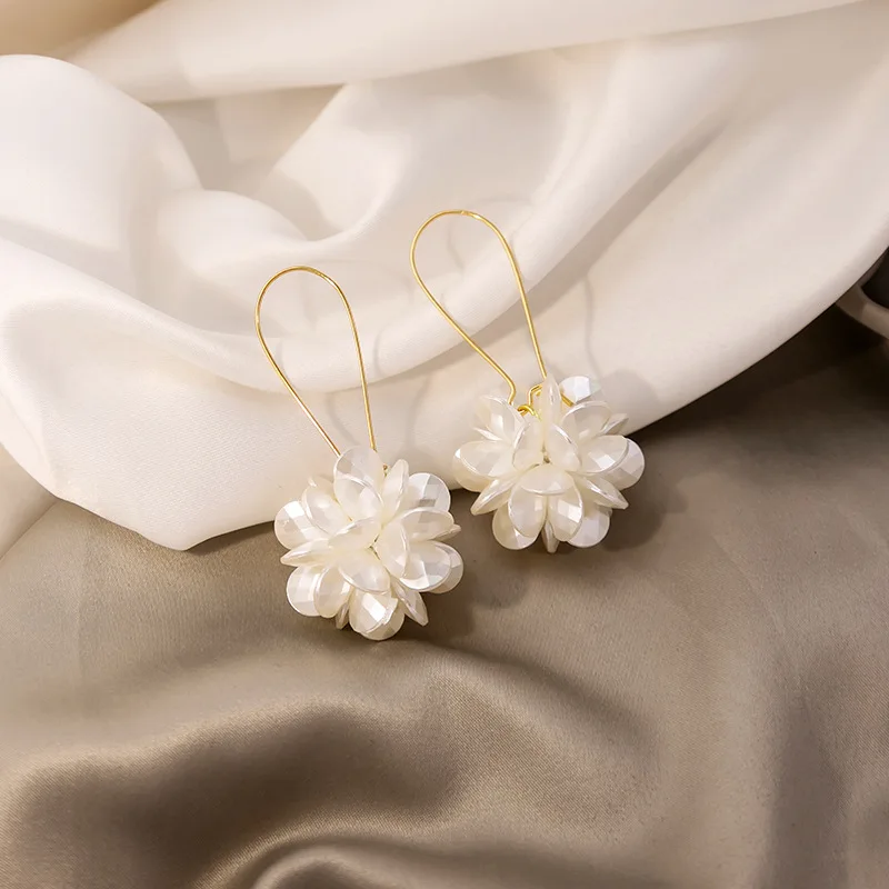 Korean Fashion Elegant Flower Ball Pendant Earrings For Women High-end White Pearl Blossoms Party Wedding Ear Rings Lady Jewelry