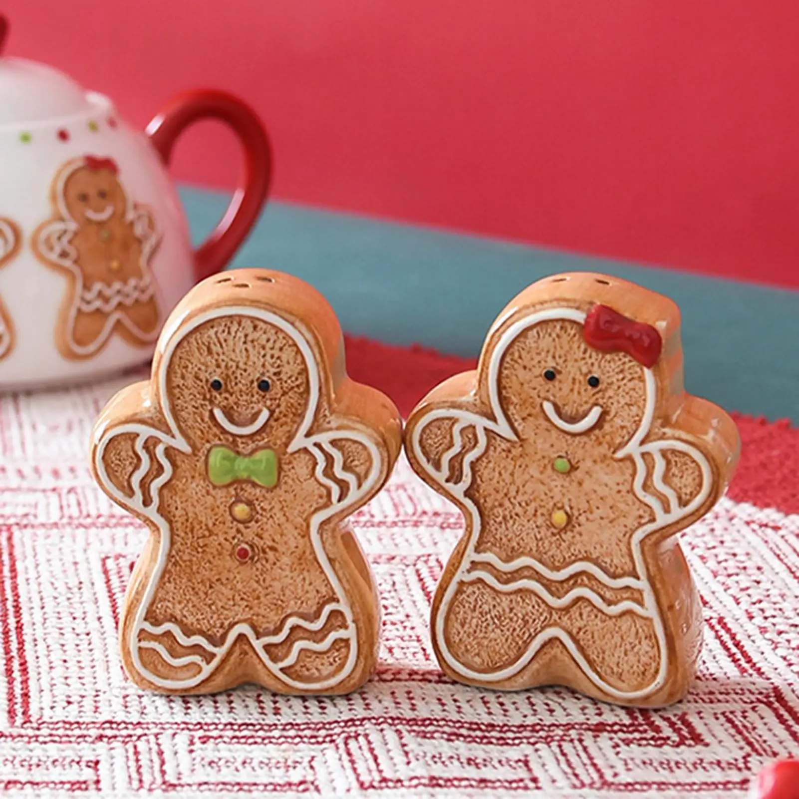 2pcs Xmas Gingerbread Man Pepper Salt Shaker Creative Ceramic Seasoning Shakers Ceramic Tableware Set Relief Damp proof