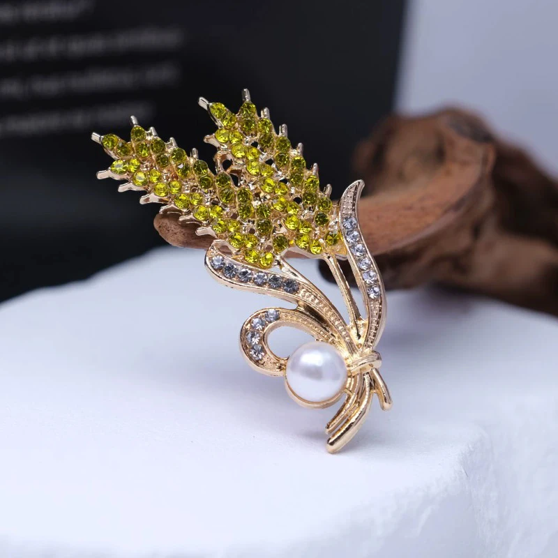 Fashion Rhinestones Wheat Shape Brooches for Women Elegant Clothed Jewelry Crystal Golden Leaf Metal Brooch Pins Accessories