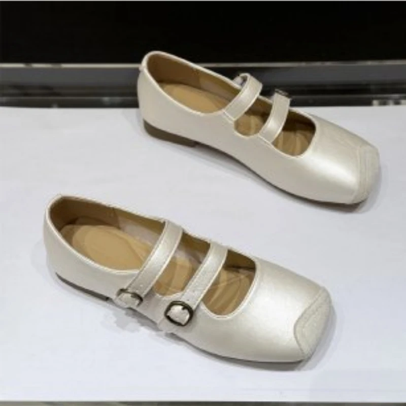 Женские модные туфли на плоской подошве, размеры 35–40, легкие балетки с квадратной головкой и неглубоким носком, мягкие балетки с пряжкой, удобные кожаные одинарные туфли