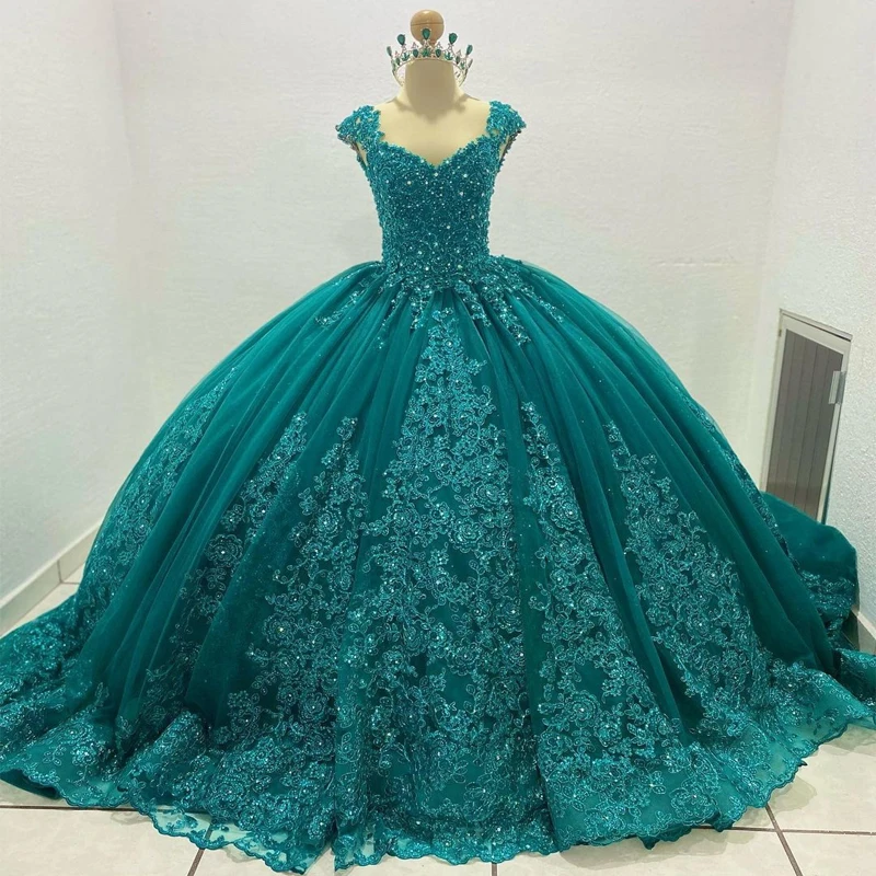 2023 Amazing Emerald Green Quinceanera Dresses Lace Applqiues Sweet 16 Court Train vestidos de 15 años party dresses