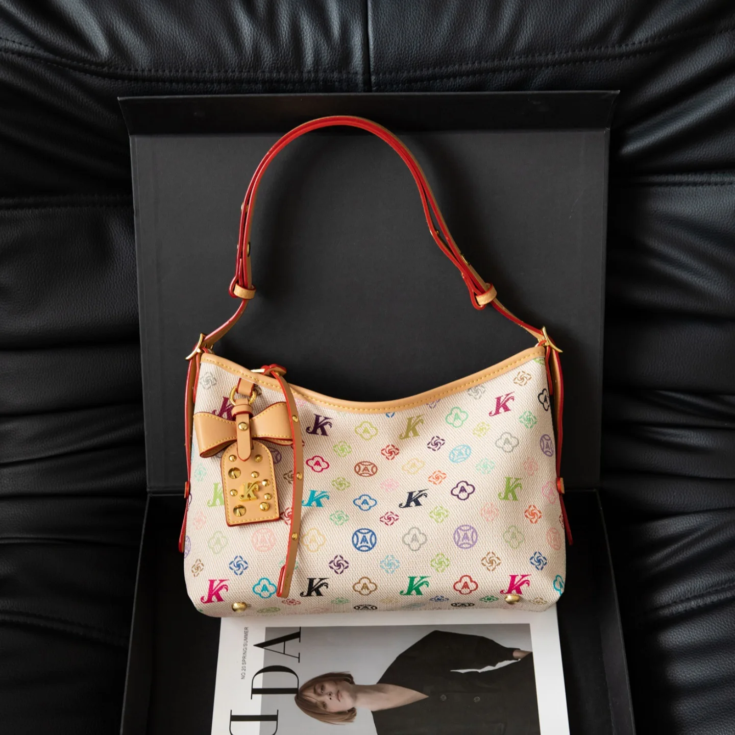 Premium light luxury niche bag women's trendy fashion hand carry shoulder bag commuter messenger tote bag