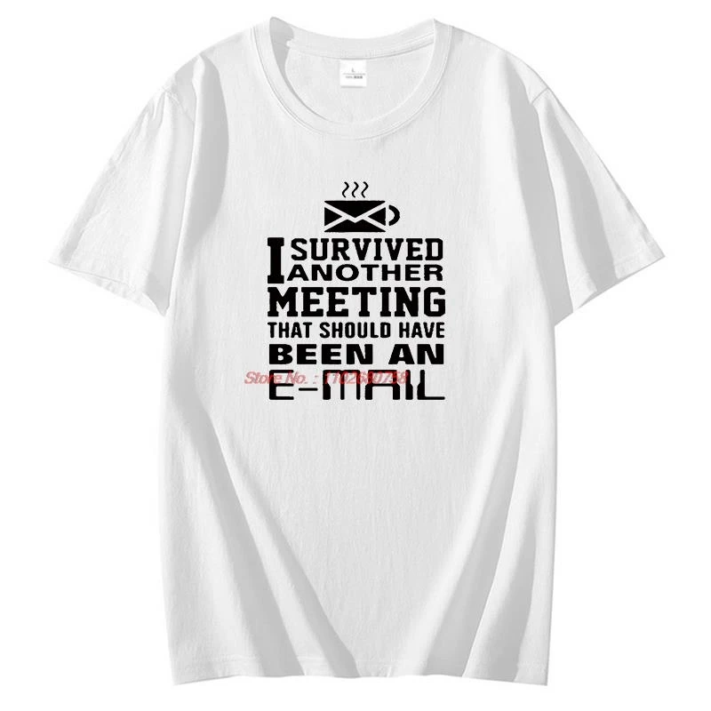 لقد نجوت من اجتماع آخر الذي يجب أن يكون رسائل إلكترونيًا صيفيًا من القطن بأكمام قصيرة تي شيرت هدايا عيد الميلاد تي شيرت رجالي مطبوع #1