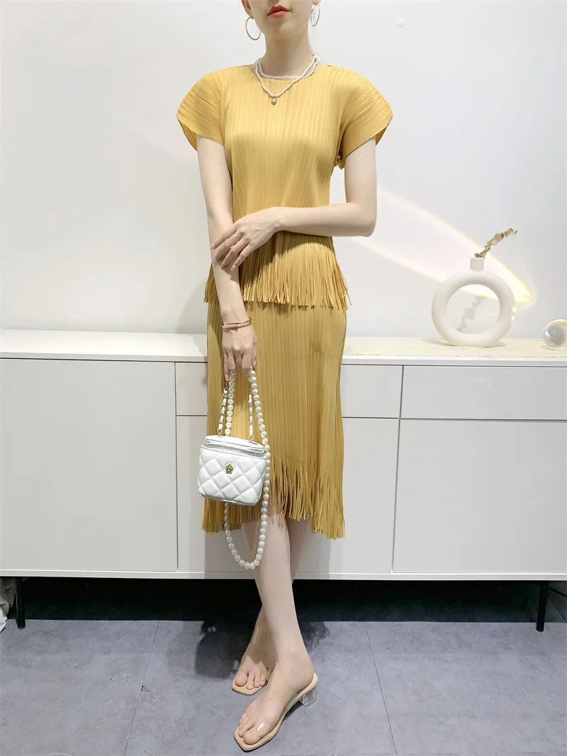 

GGHK Miyake Sets for Women Two Pieces 2023 Summer Solid Color Casual Short Sleeve Top + Fashion Tassel Half Skirt New Suit