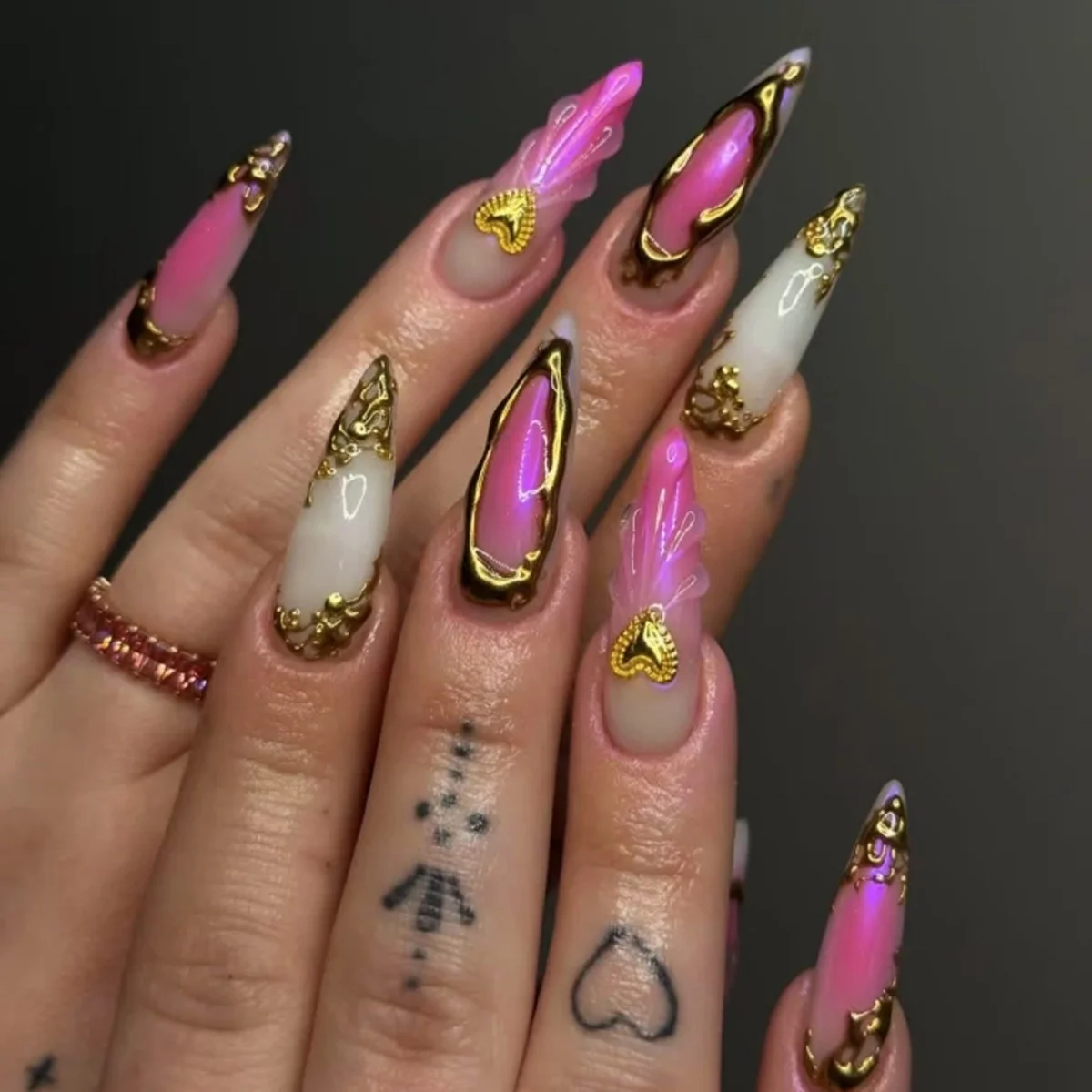 

24pcs Long Stiletto Almond Press on Nails Sets Gradient Pink False Nail Tips Finished Wearable Golden Pattern Design Fake Nails