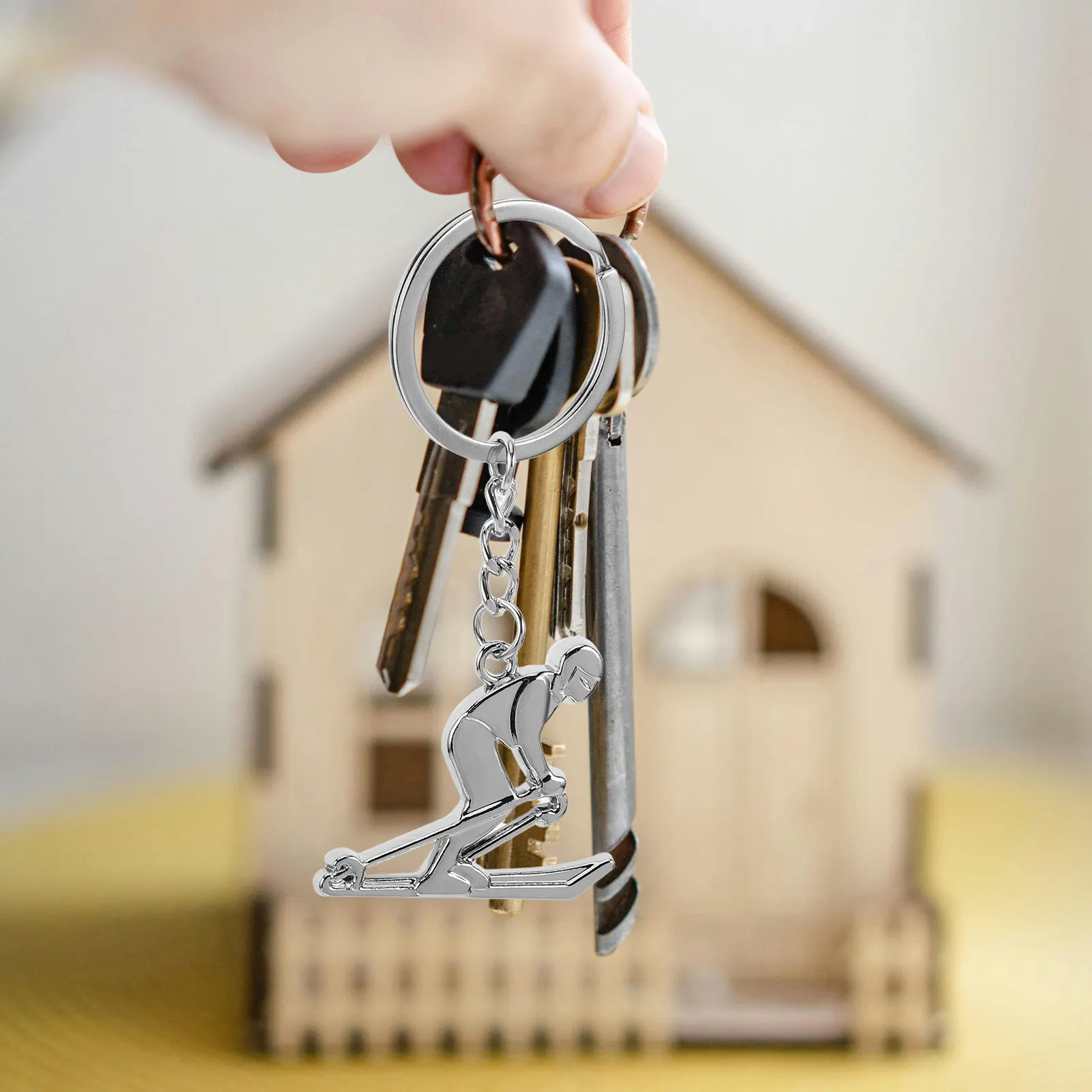 

Металлический брелок-фигурка лыжника для сумки и рюкзака