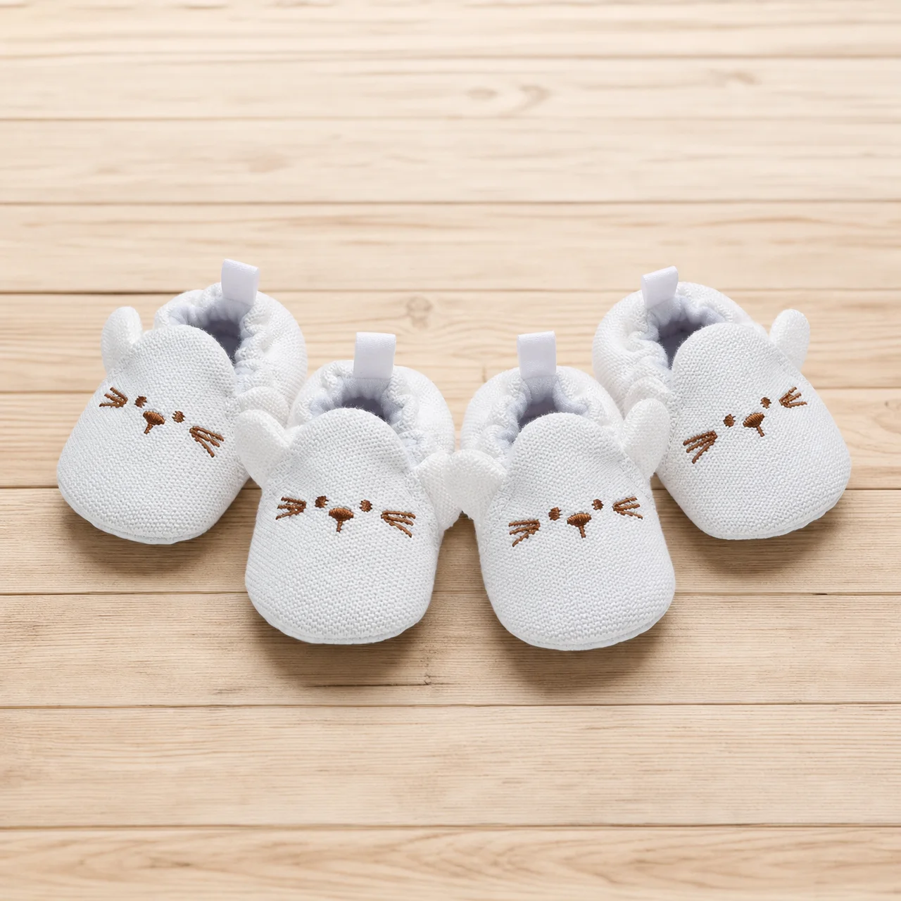 Walking Shoes for baby Girl Spring and Autumn Style, Non-Falling, Slip-On Wearing Flat Shoes, Learning Shoes with Soft Soles.