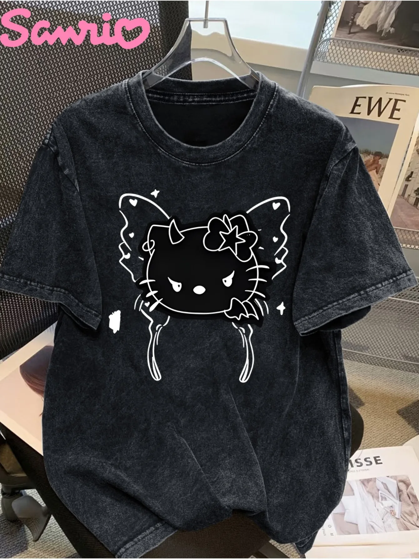 

SANRIO женская футболка с рисунком черного кота и круглым вырезом с короткими рукавами, милый мультяшный кот, подходит для повседневного ношения