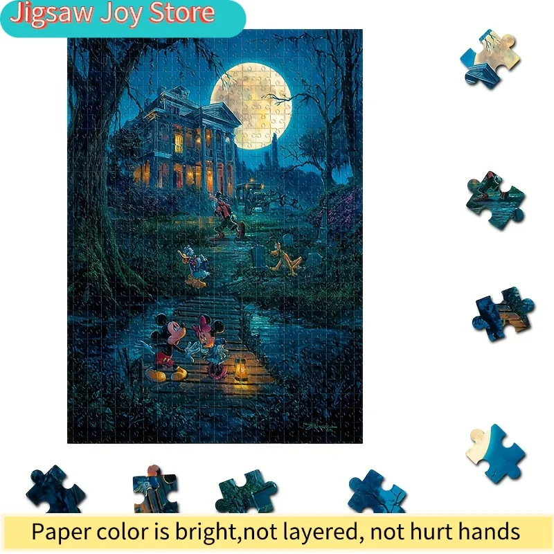 ปริศนา 1,000 ชิ้น ที่มีลวดลายการ์ตูนสัตว์ ธีมฮาโลวีน มิกกี้เมาส์ ดวงจันทร์ และปราสาท ปริศนาแบบแขวนผนังนี้คือ