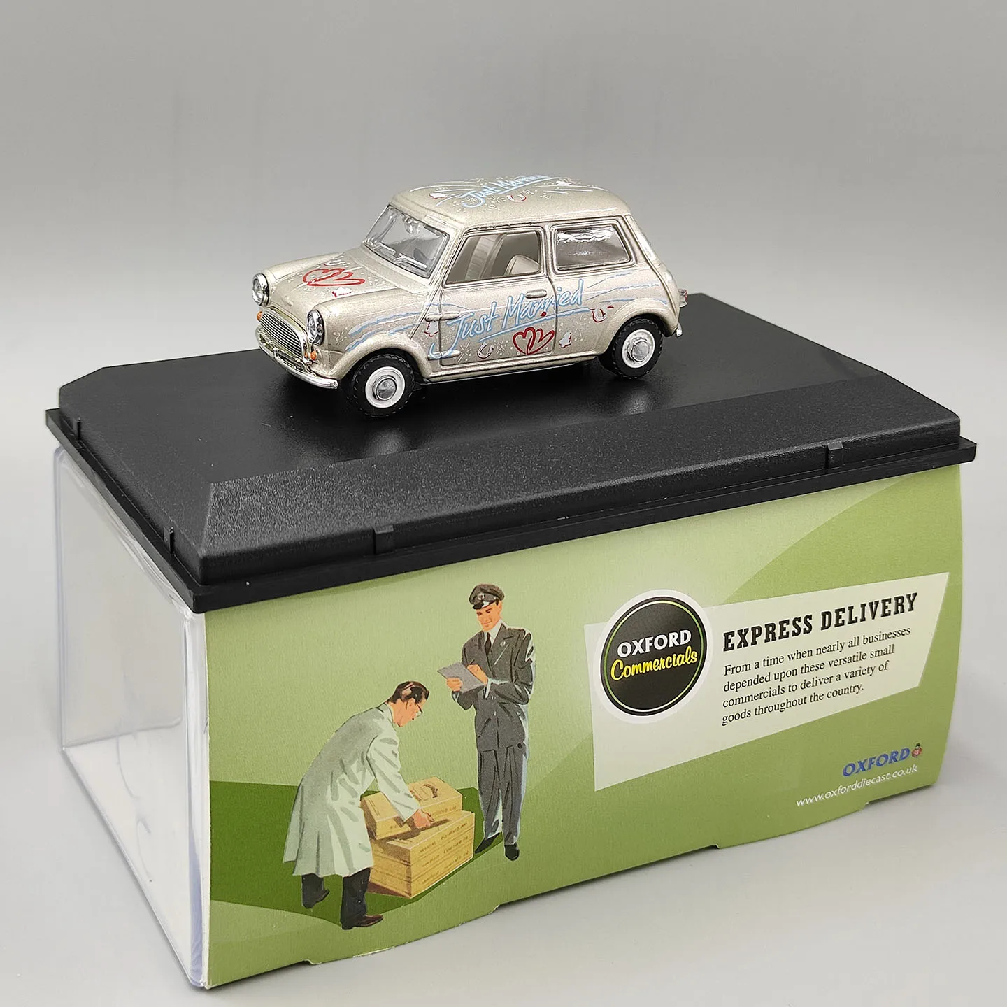 Diecast OXFORD 1:76 Scale Just Married Mini Alloy Car Model