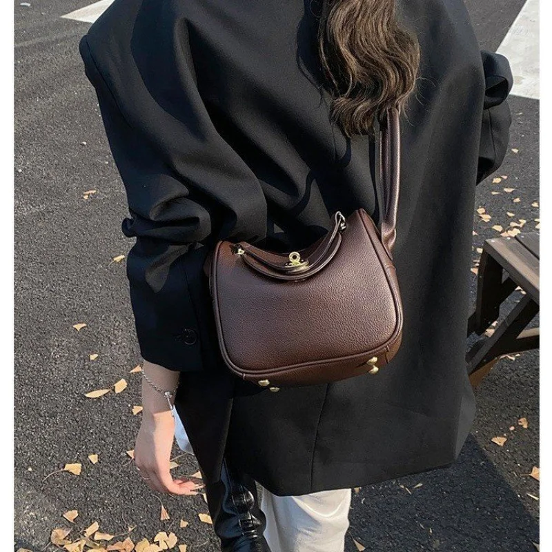 

Unique Simple Messenger Bag For Leisure Activities Mini Size Crossbody Handbag Women Solid Color Classic Design