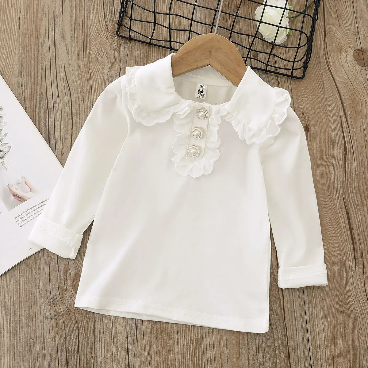 الفتاة دمية طوق قاعدة قميص الربيع والخريف الأطفال الدانتيل التلبيب زر اللؤلؤ قميص النمط الغربي فتاة طويلة الأكمام تي شيرت