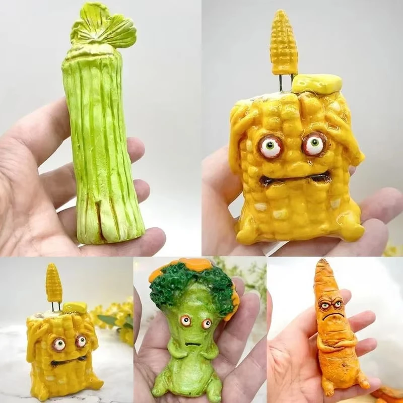 Carrot Figurine, Simulation Vegetable Desktop Ornaments, Grumpy Expression Vegetable Model, Resin Odd Vegetable Figurine