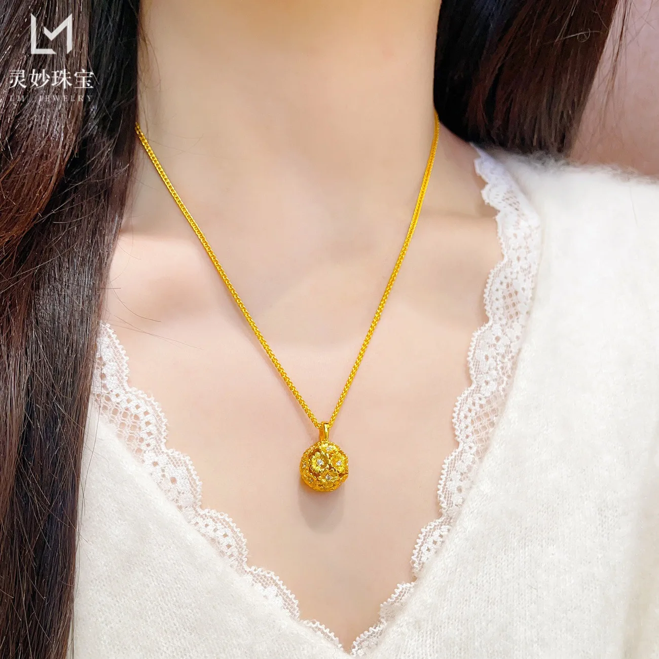 Perfect Gift Diamond-set Daisy Hydrangea Pendant Necklace For Women 24K Gold AU999, valuable & decent