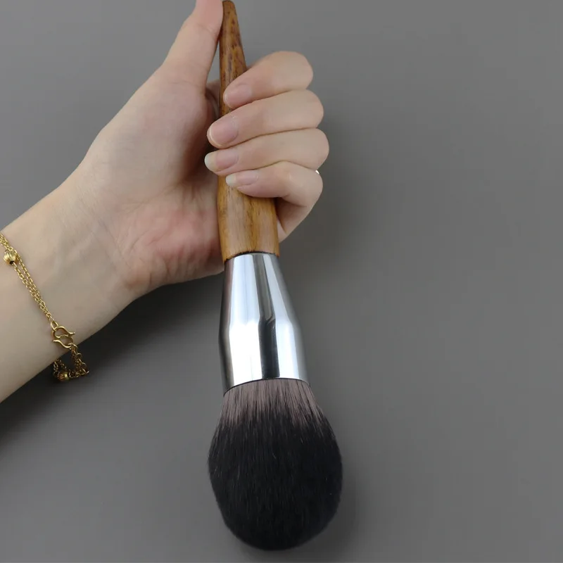 1 pz pennello per trucco in polvere jumbo con manico in legno grande pennello portatile per il viso per fissare polvere e fard setole morbide strumento cosmetico