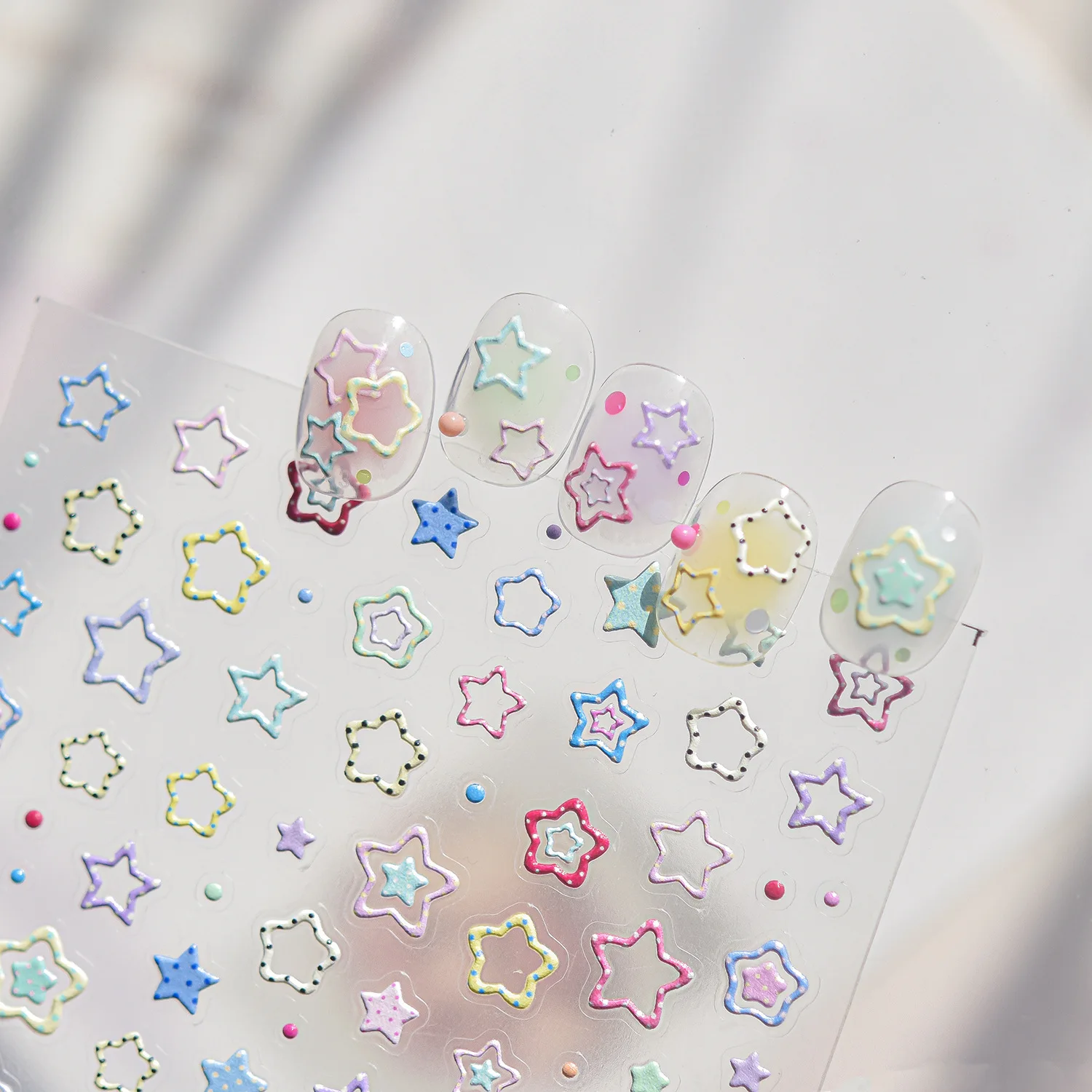5D Bonbonfarbene Nagelaufkleber Macaron-Töne Einfarbige Hohle Sternlinie Polka Dots Farbverlauf Pentagramm Selbstklebende Nagelsticker für den Alltag