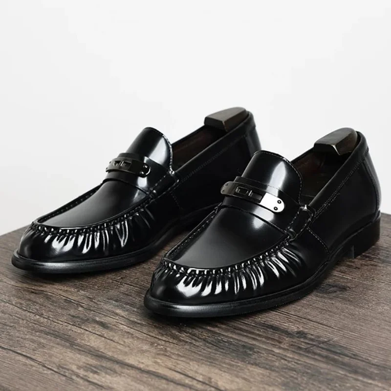 

New Top-layer Cowhide Wrinkle Resistant Buckle Loafers Men Shoes Pleated Design Business Casual Leather Shoes Slip-on Dress Shoe