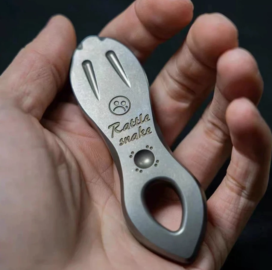 

EDC Dz. Rattlesnake titanium alloy Decompression toys