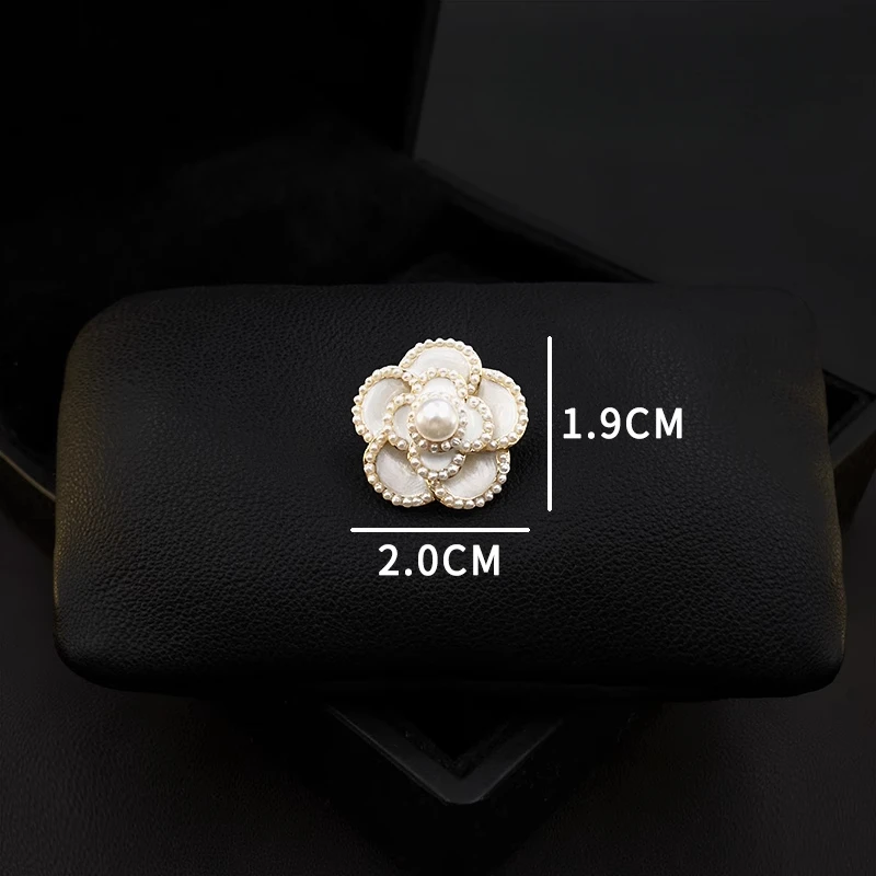 Brooch Five Petal Flower Small Collar Pin for Women Suit Fashion White Pearl Jewelry Clothing Accessories Buckle Gifts 1366